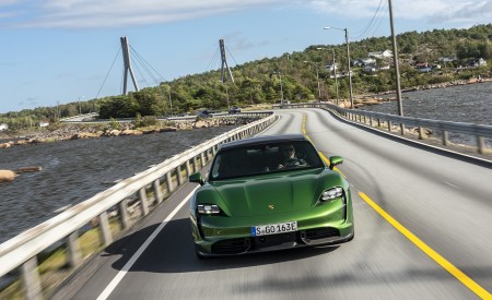2020 Porsche Taycan Turbo S (Color: Mamba Green Metallic) Front Wallpapers 450x275 (5)
