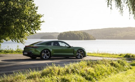 2020 Porsche Taycan Turbo S (Color: Mamba Green Metallic) Rear Three-Quarter Wallpapers 450x275 (15)