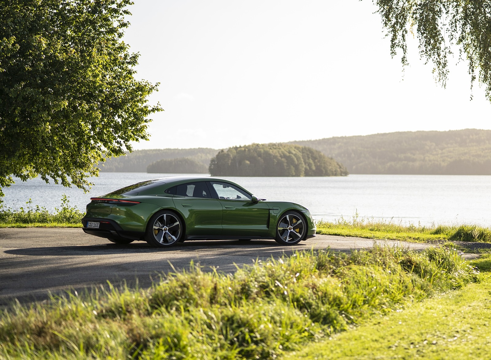 2020 Porsche Taycan Turbo S (Color: Mamba Green Metallic) Rear Three-Quarter Wallpapers (15)
