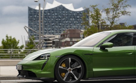 2020 Porsche Taycan Turbo S (Color: Mamba Green Metallic) Wheel Wallpapers 450x275 (19)