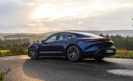 2020 Porsche Taycan Turbo S (Color: Night Blue Metallic) Rear Three-Quarter Wallpapers 450x275 (70)
