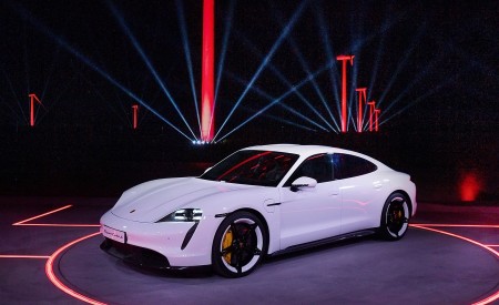 2020 Porsche Taycan Turbo S Front Three-Quarter Wallpapers 450x275 (87)