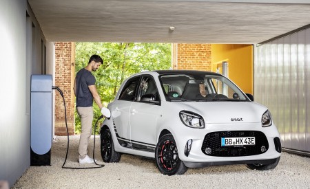 2020 Smart EQ ForFour Charging Wallpapers 450x275 (13)