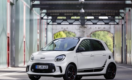 2020 Smart EQ ForFour Front Three-Quarter Wallpapers 450x275 (16)