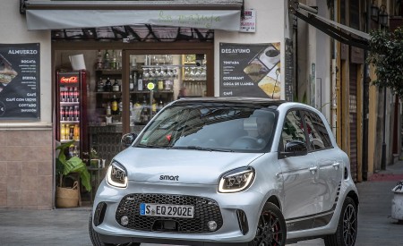 2020 Smart EQ ForFour Pulse Line (Color: Ice White) Front Three-Quarter Wallpapers 450x275 (22)