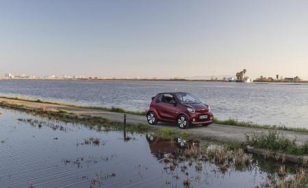 2020 Smart EQ ForTwo Cabrio Prime Line (Color: Carmine Red) Front Three-Quarter Wallpapers 450x275 (47)