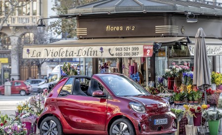 2020 Smart EQ ForTwo Cabrio Prime Line (Color: Carmine Red) Front Three-Quarter Wallpapers 450x275 (35)