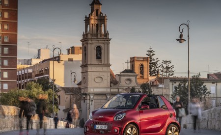 2020 Smart EQ ForTwo Cabrio Prime Line (Color: Carmine Red) Front Three-Quarter Wallpapers 450x275 (36)