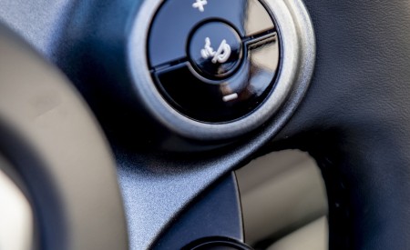 2020 Smart EQ ForTwo Cabrio Prime Line (Color: Carmine Red) Interior Detail Wallpapers 450x275 (60)