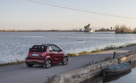 2020 Smart EQ ForTwo Cabrio Prime Line (Color: Carmine Red) Rear Three-Quarter Wallpapers 450x275 (44)