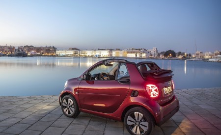 2020 Smart EQ ForTwo Cabrio Prime Line (Color: Carmine Red) Rear Three-Quarter Wallpapers 450x275 (28)