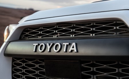 2020 Toyota 4Runner TRD Pro Grill Wallpapers 450x275 (10)