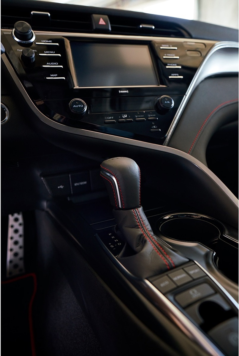 2020 Toyota Camry TRD Central Console Wallpapers (11)