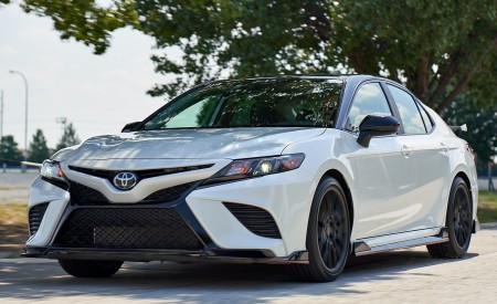 2020 Toyota Camry TRD Front Three-Quarter Wallpapers 450x275 (7)