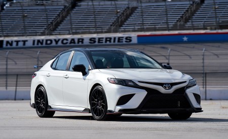 2020 Toyota Camry TRD Front Three-Quarter Wallpapers 450x275 (5)