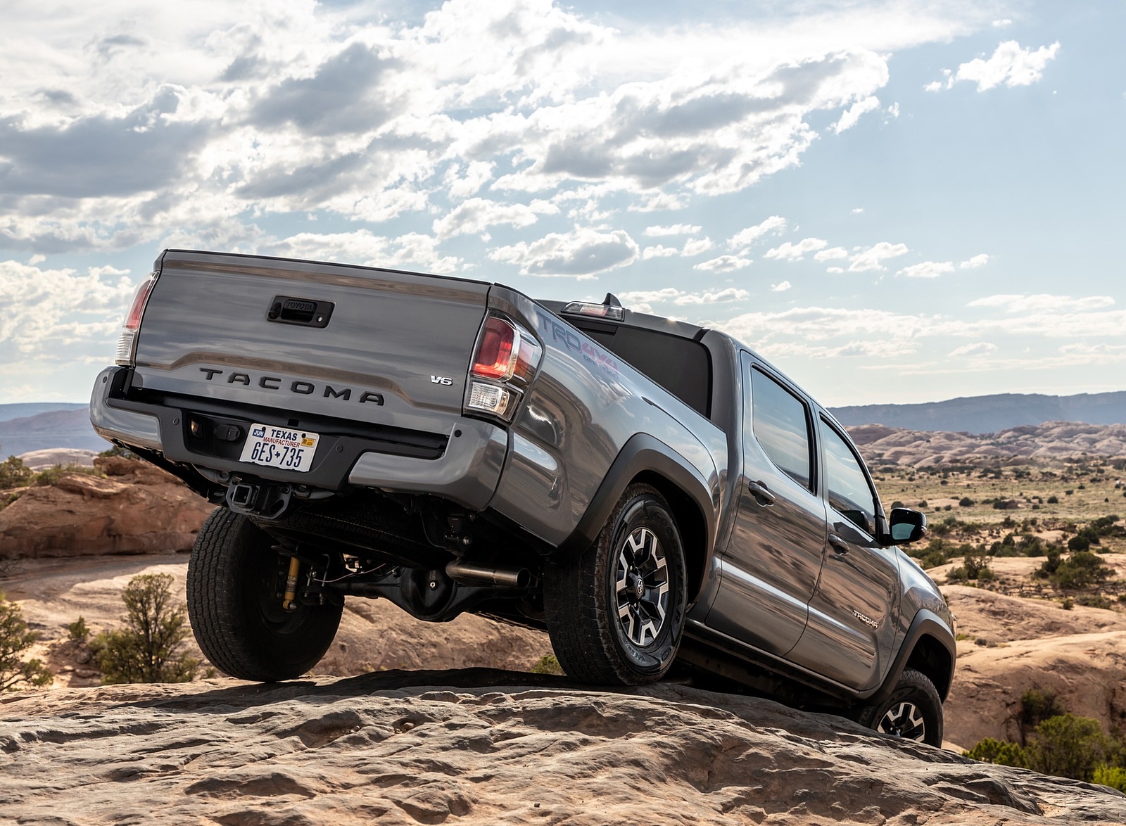2020 Toyota Tacoma TRD Off-Road (Color: Cement) Rear Three-Quarter Wallpapers (13)