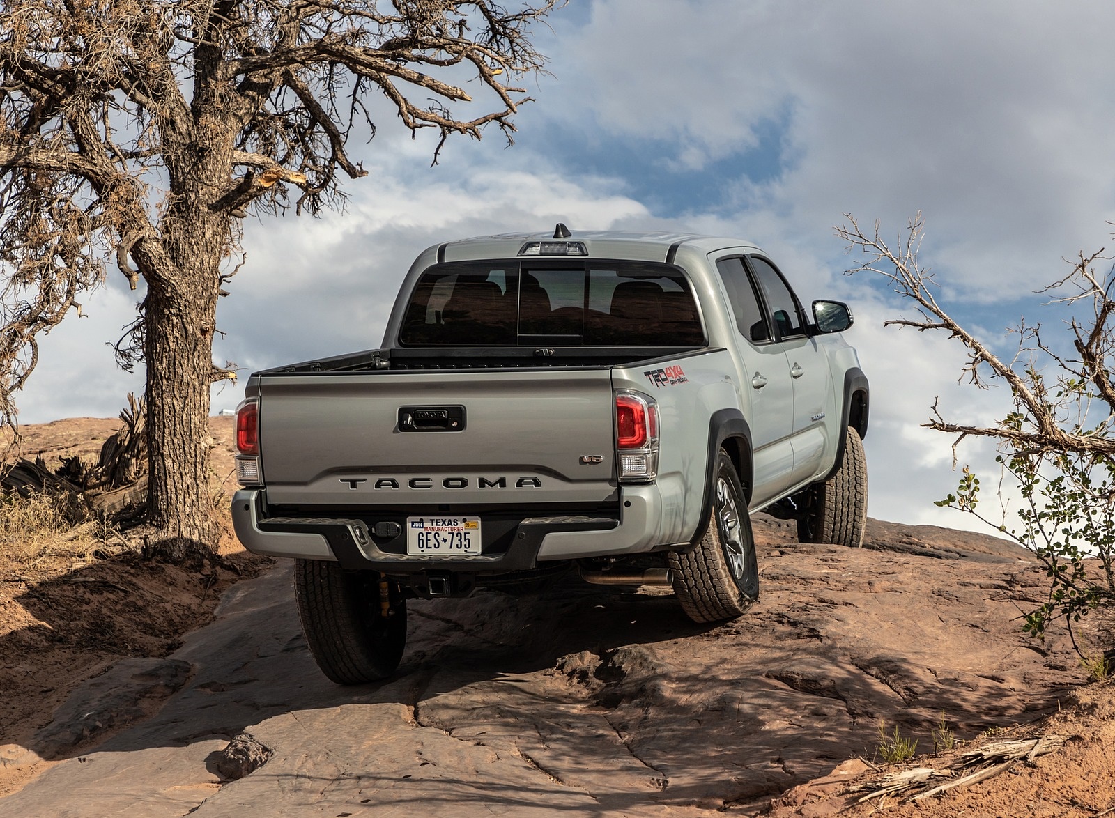 2020 Toyota Tacoma TRD Off-Road (Color: Cement) Rear Wallpapers (14)
