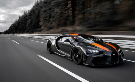 2021 Bugatti Chiron Super Sport 300+ Front Three-Quarter Wallpapers 450x275 (2)