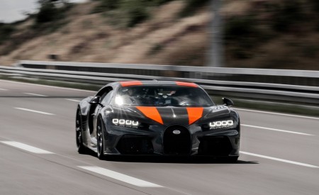 2021 Bugatti Chiron Super Sport 300+ Front Three-Quarter Wallpapers 450x275 (9)