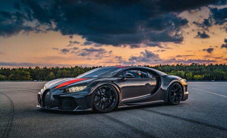 2021 Bugatti Chiron Super Sport 300+ Front Three-Quarter Wallpapers 450x275 (22)