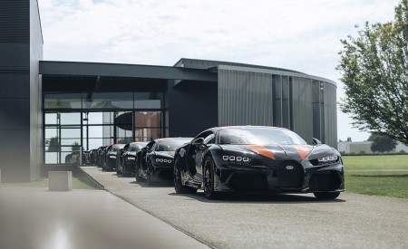 2021 Bugatti Chiron Super Sport 300+ Front Wallpapers 450x275 (29)