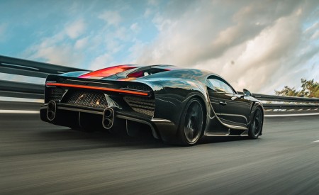 2021 Bugatti Chiron Super Sport 300+ Rear Three-Quarter Wallpapers 450x275 (25)