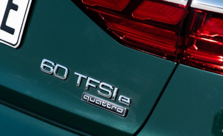 2020 Audi A8 L 60 TFSI e quattro Plug-In Hybrid (Color: Goodwood Green) Badge Wallpapers 450x275 (35)