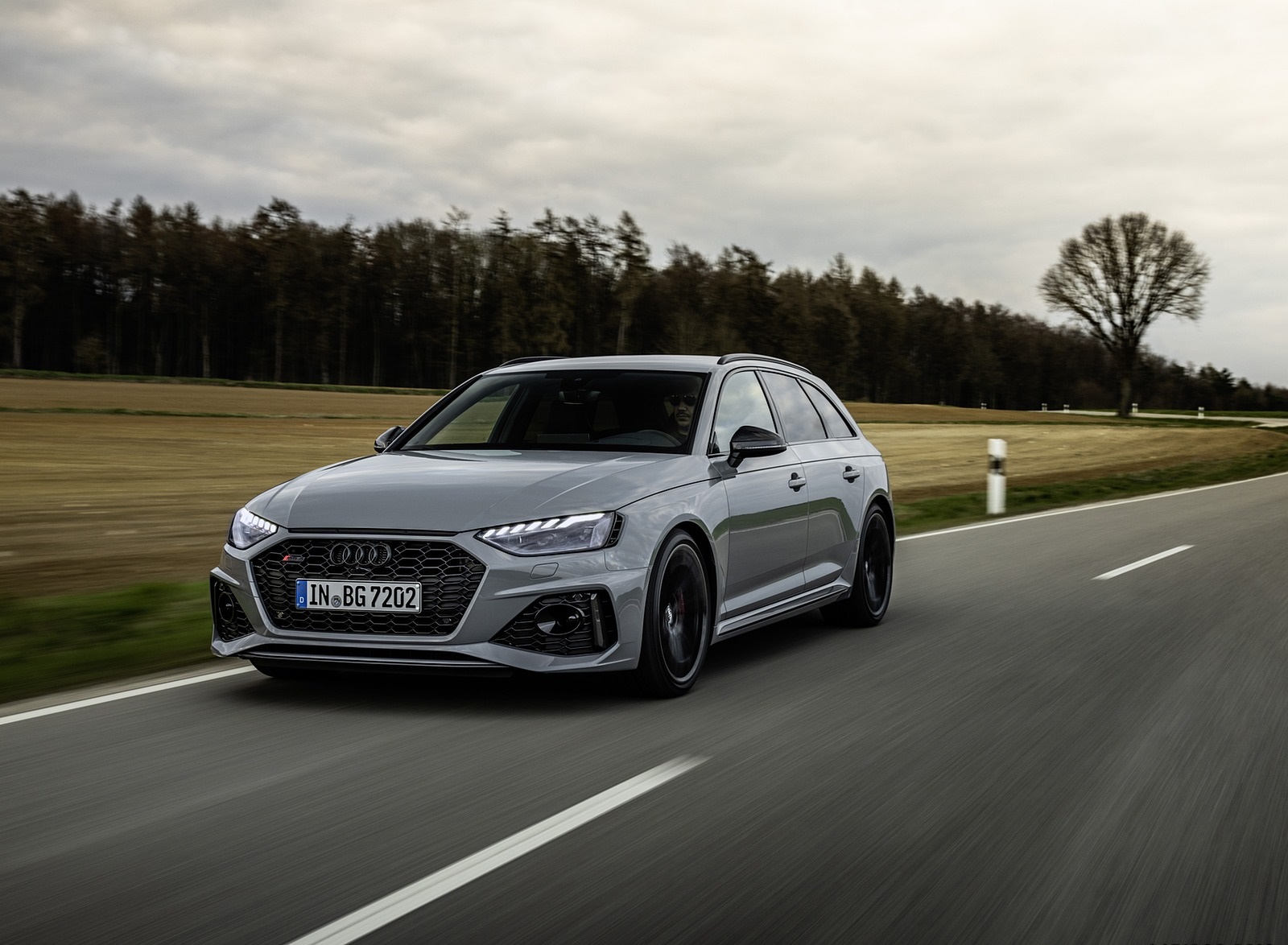 2020 Audi RS 4 Avant (Color: Nardo Gray) Front Three-Quarter Wallpapers (3)
