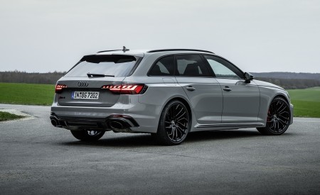 2020 Audi RS 4 Avant (Color: Nardo Gray) Rear Three-Quarter Wallpapers 450x275 (23)