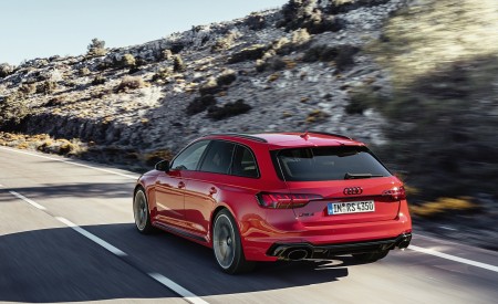 2020 Audi RS 4 Avant (Color: Tango Red) Rear Three-Quarter Wallpapers 450x275 (46)