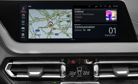 2020 BMW M235i Gran Coupe xDrive (Color: Snapper Rocks Blue Metallic) Central Console Wallpapers 450x275 (47)