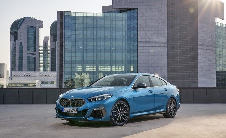 2020 BMW M235i Gran Coupe xDrive (Color: Snapper Rocks Blue Metallic) Front Three-Quarter Wallpapers 450x275 (16)