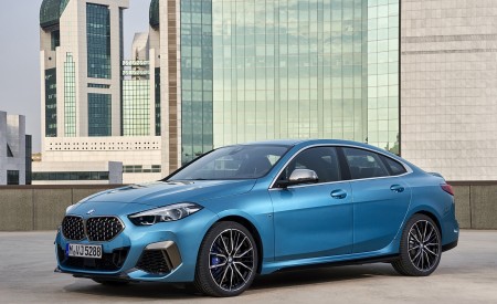2020 BMW M235i Gran Coupe xDrive (Color: Snapper Rocks Blue Metallic) Front Three-Quarter Wallpapers 450x275 (17)