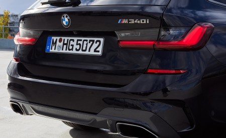 2020 BMW M340i xDrive Touring (Color: Black Sapphire Metallic) Detail Wallpapers 450x275 (43)