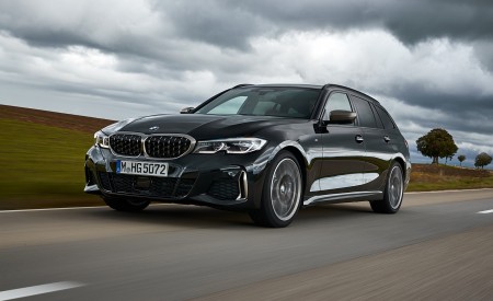 2020 BMW M340i xDrive Touring (Color: Black Sapphire Metallic) Front Three-Quarter Wallpapers 450x275 (19)