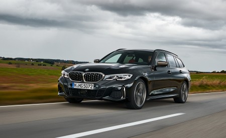 2020 BMW M340i xDrive Touring (Color: Black Sapphire Metallic) Front Three-Quarter Wallpapers 450x275 (21)