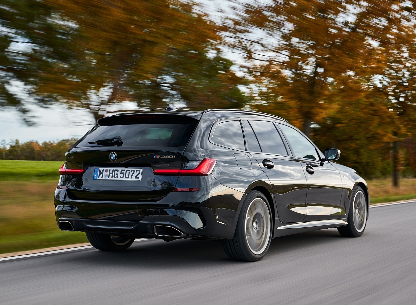 2020 BMW M340i xDrive Touring (Color: Black Sapphire Metallic) Rear Three-Quarter Wallpapers (7)