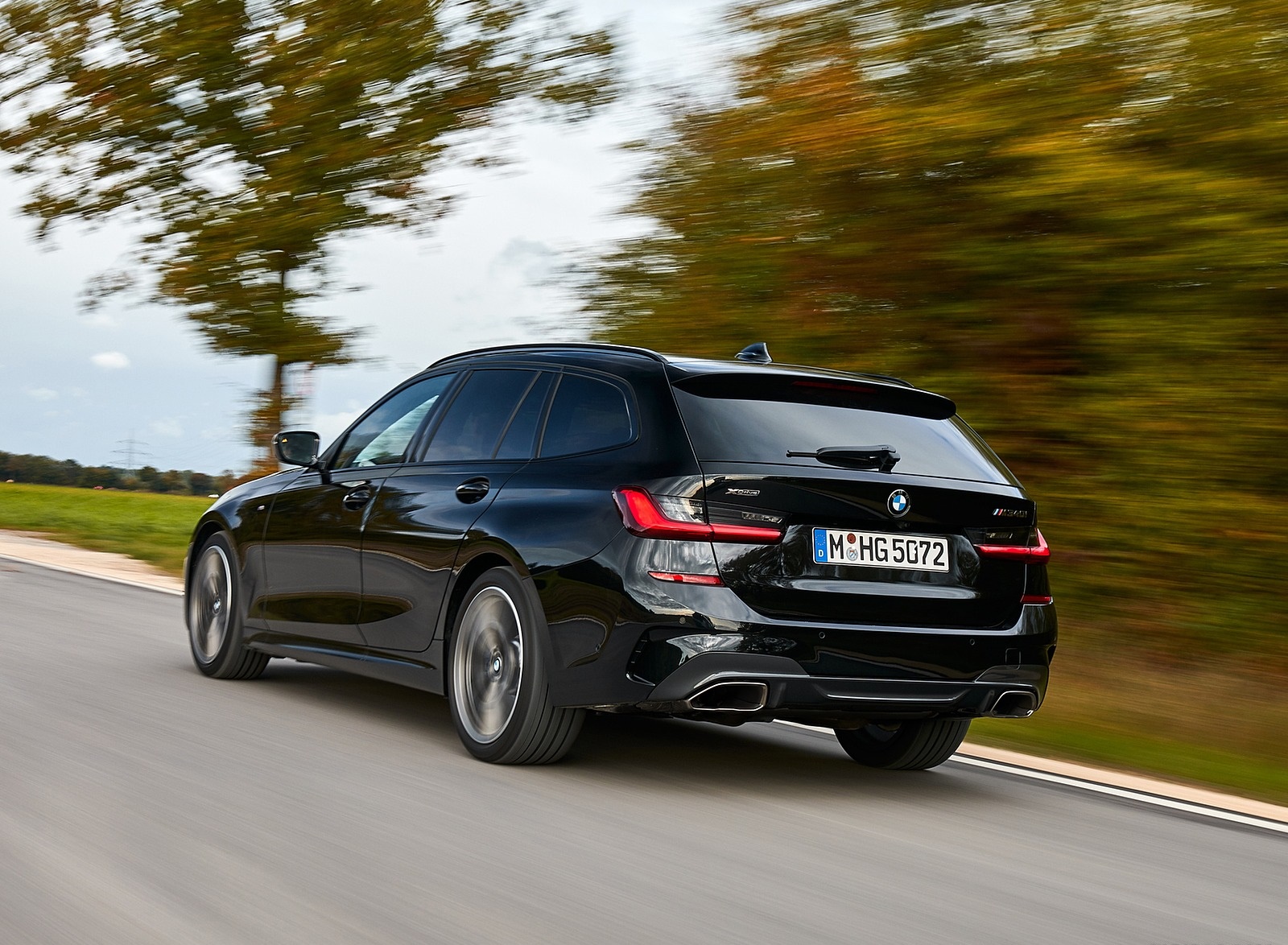 2020 BMW M340i xDrive Touring (Color: Black Sapphire Metallic) Rear Three-Quarter Wallpapers (8)