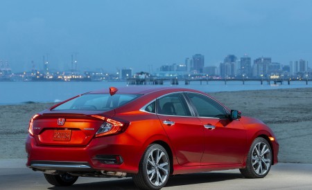 2020 Honda Civic Sedan Touring Rear Three-Quarter Wallpapers 450x275 (37)