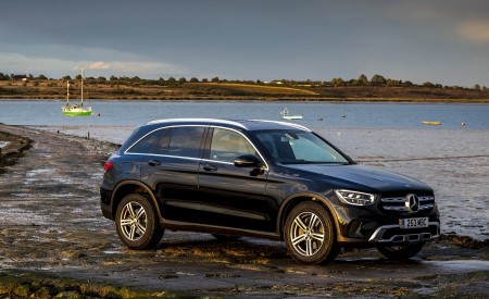 2020 Mercedes-Benz GLC 220d (UK-Spec) Front Three-Quarter Wallpapers 450x275 (47)