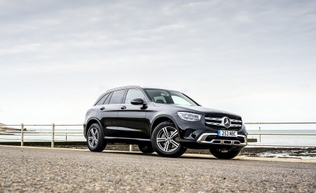 2020 Mercedes-Benz GLC 220d (UK-Spec) Front Three-Quarter Wallpapers 450x275 (36)