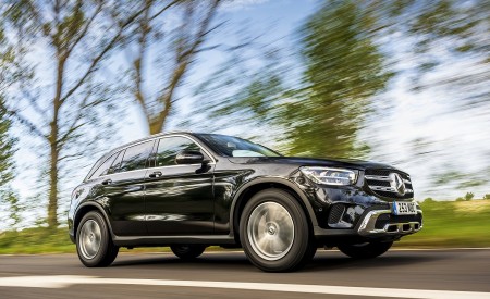 2020 Mercedes-Benz GLC 220d (UK-Spec) Front Three-Quarter Wallpapers 450x275 (13)