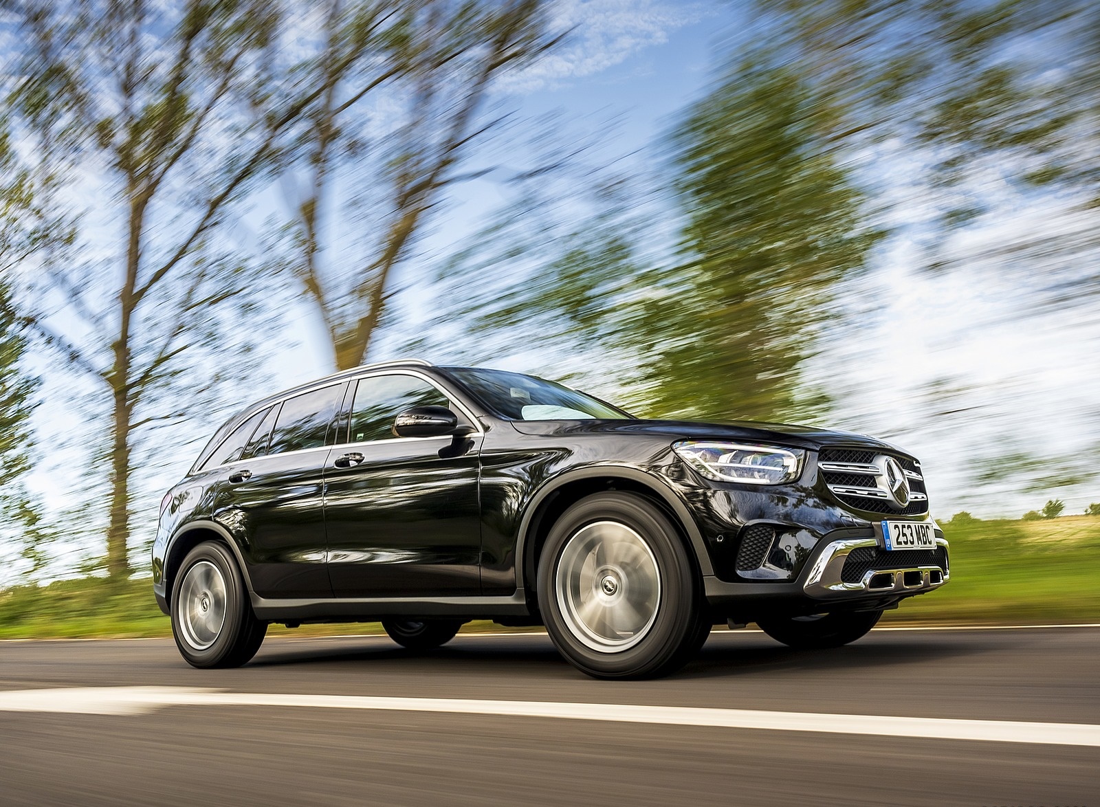 2020 Mercedes-Benz GLC 220d (UK-Spec) Front Three-Quarter Wallpapers (13)