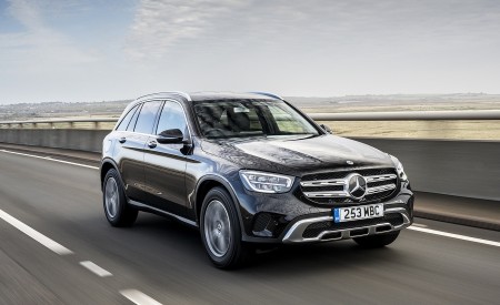 2020 Mercedes-Benz GLC 220d (UK-Spec) Front Three-Quarter Wallpapers 450x275 (2)