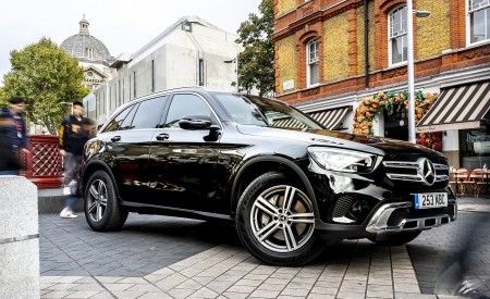 2020 Mercedes-Benz GLC 220d (UK-Spec) Front Three-Quarter Wallpapers 450x275 (52)