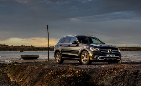 2020 Mercedes-Benz GLC 220d (UK-Spec) Front Three-Quarter Wallpapers 450x275 (44)