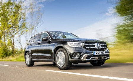 2020 Mercedes-Benz GLC 220d (UK-Spec) Front Three-Quarter Wallpapers 450x275 (4)