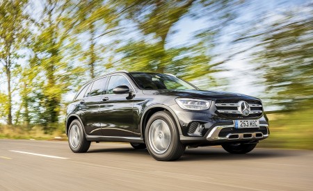 2020 Mercedes-Benz GLC 220d (UK-Spec) Front Three-Quarter Wallpapers 450x275 (5)