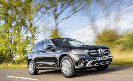 2020 Mercedes-Benz GLC 220d (UK-Spec) Front Three-Quarter Wallpapers 450x275 (6)