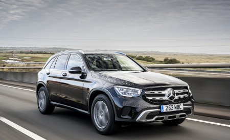 2020 Mercedes-Benz GLC 220d (UK-Spec) Front Three-Quarter Wallpapers 450x275 (7)